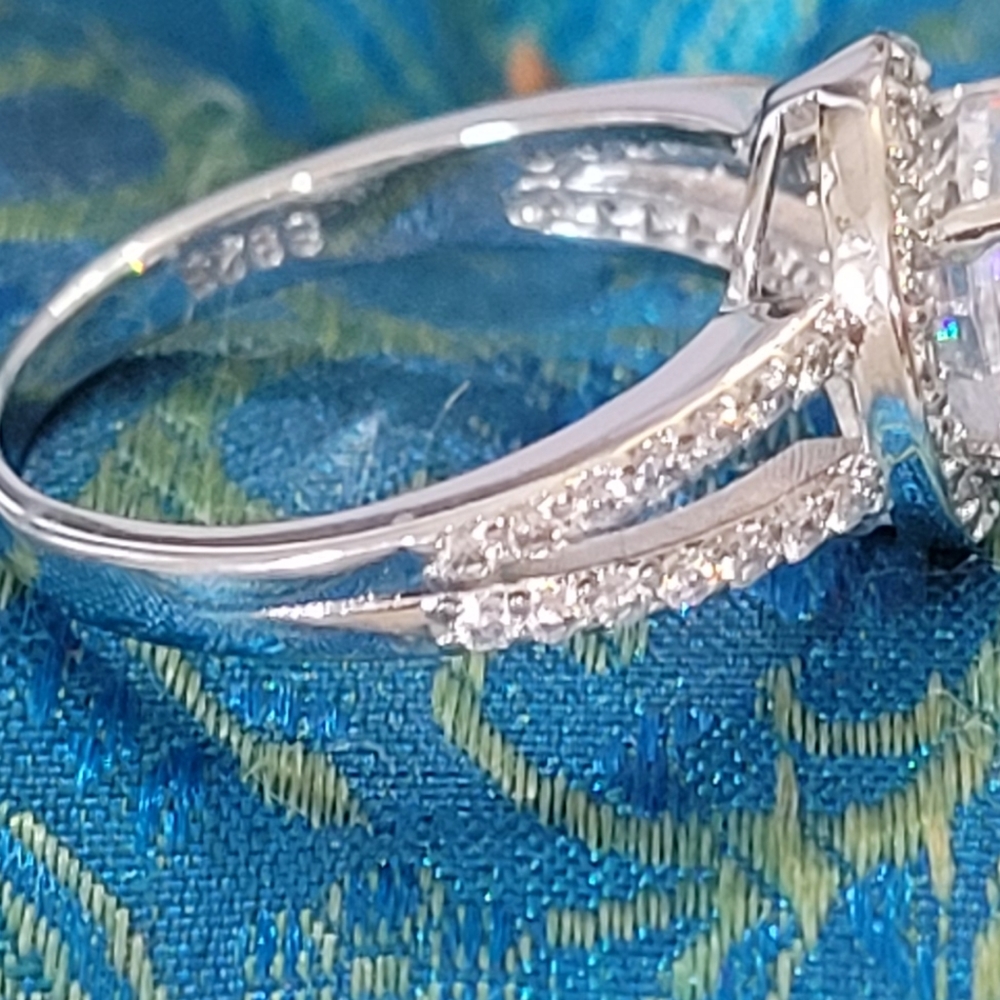 S925  2 CT Zircon Ring - Picture 2 of 5